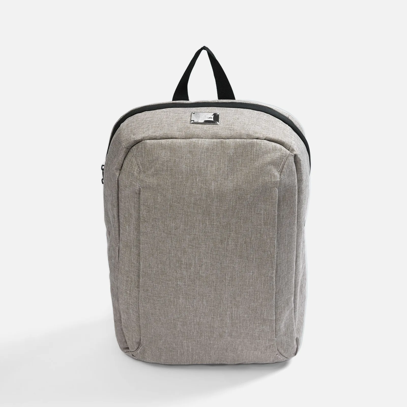 Как брендировать городской рюкзак: разбор модели Alvort