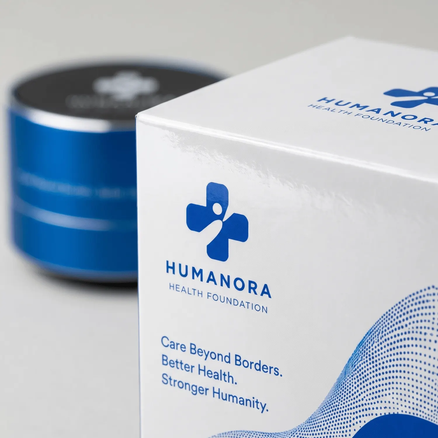 Беспроводная Bluetooth-колонка с логотипом и брендированной коробкой: Деталь комплектации, упаковки или фирменной графики.