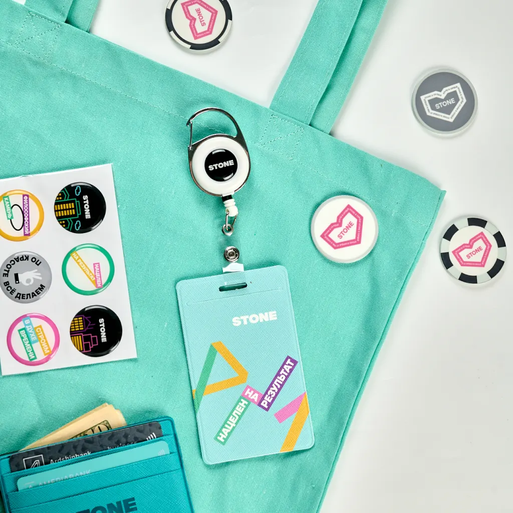 Что положить в welcome pack для нового сотрудника: фирменная съёмка POP GIFT, кадр 1