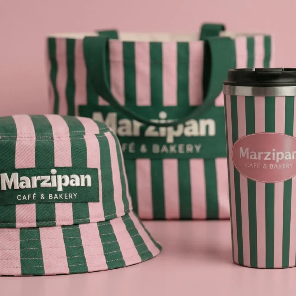 Летняя мерч-коллекция Marzipan Café: Крупный план материала, фактуры и зоны нанесения.