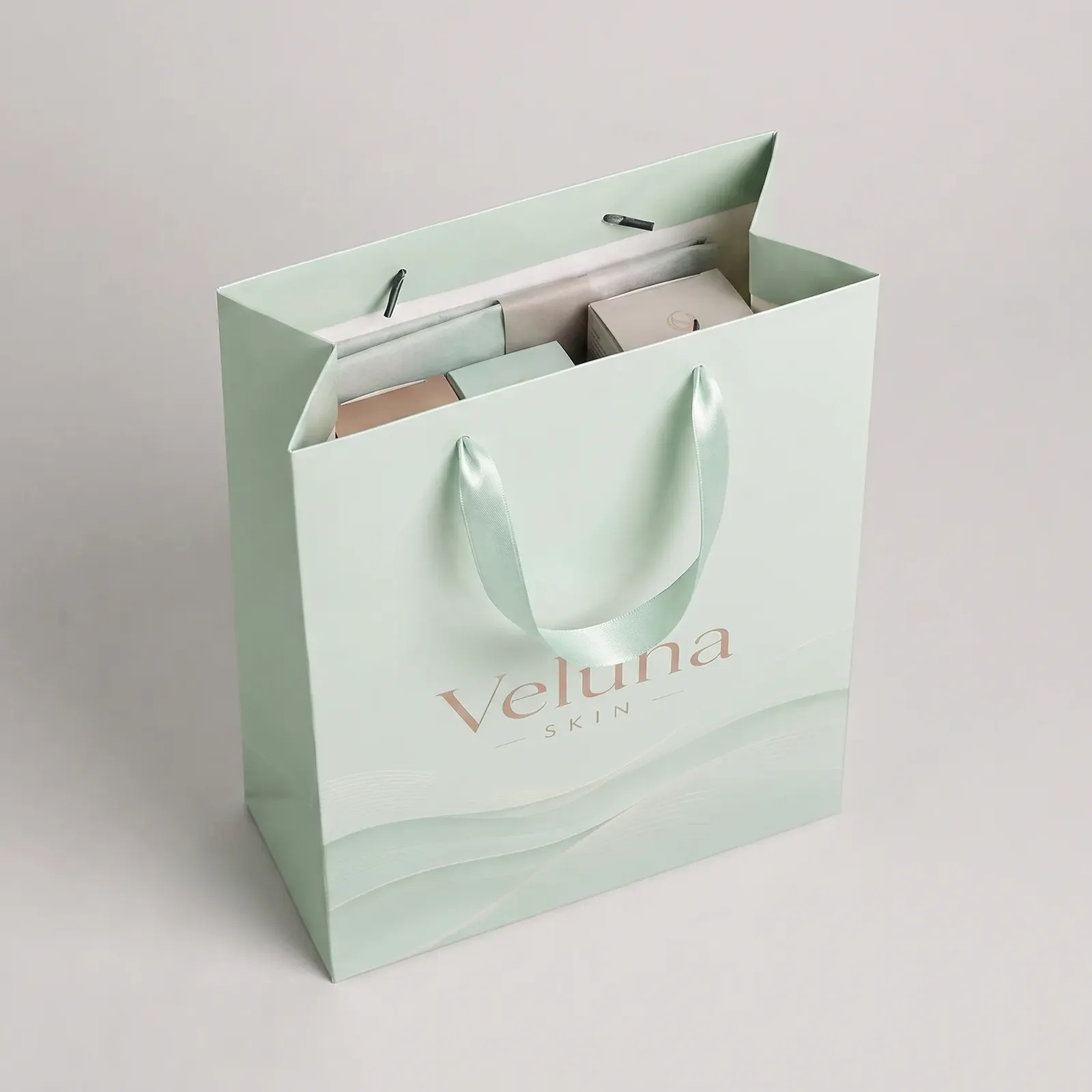 Премиальные пакеты Veluna Skin с золотым тиснением, фотография проекта 6
